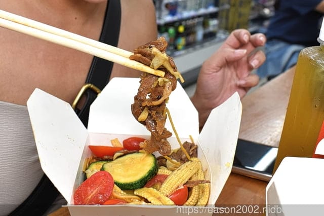 台中逢甲美食 | 曾氏福建炒麵台中逢甲旗艦店 新推出 夏季田園鮮蔬炒麵 清爽不油膩 討好妳的胃口