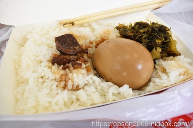 桃園好吃雞排便當推薦 | 丸強飯店。炸雞飯 外皮酥脆 肉質鮮嫩多汁的超級無敵大雞排 簡單配菜 滷蛋+酸菜 秒殺超人氣