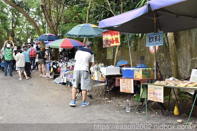 藤山步道伴手禮推薦 | 米香伯蛋黃酥-101米香 現場烘烤 熱呼呼 外皮酥脆，內層溫熱軟綿的紅豆餡 & 吃起來不乾巴巴的漸層鹹蛋黃