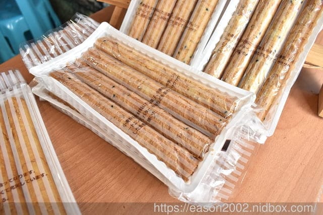 藤山步道伴手禮推薦 | 米香伯蛋黃酥-101米香 現場烘烤 熱呼呼 外皮酥脆，內層溫熱軟綿的紅豆餡 & 吃起來不乾巴巴的漸層鹹蛋黃