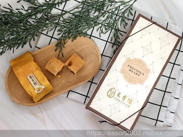 藤山步道伴手禮推薦 | 米香伯蛋黃酥-101米香 現場烘烤 熱呼呼 外皮酥脆，內層溫熱軟綿的紅豆餡 & 吃起來不乾巴巴的漸層鹹蛋黃