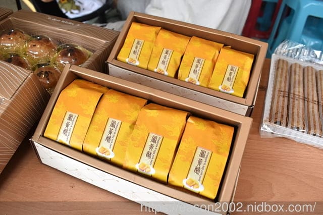 藤山步道伴手禮推薦 | 米香伯蛋黃酥-101米香 現場烘烤 熱呼呼 外皮酥脆，內層溫熱軟綿的紅豆餡 & 吃起來不乾巴巴的漸層鹹蛋黃