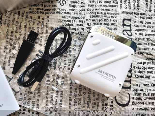 創維行者雙刀頭電動刮鬍刀推薦 | 外出旅遊的好幫手 充電1小時可使用45天