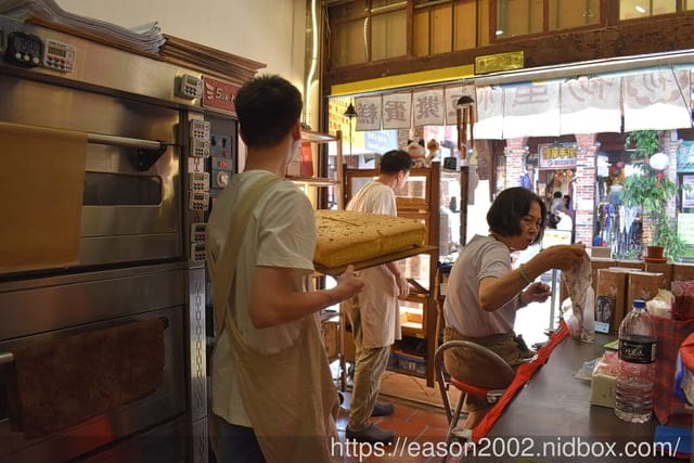 三峽老街伴手禮推薦 | 初蛋糕豆漿蛋糕三峽老街店 蛋糕體綿密鬆軟 蛋香濃郁 不添加防腐劑、泡打粉、澎鬆劑，憑媽媽手冊還能換彌月試吃禮盒