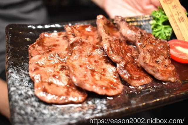台北暢飲日式燒肉推薦 | 豆町村燒肉 598元/2小時（梅酒、清酒、啤酒、Highball，無限量暢飲）免費專人代烤，盡情享受頂級食材的日式燒肉店