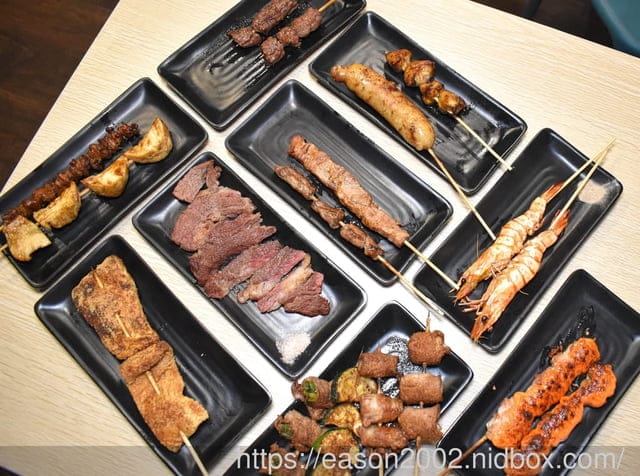 基隆安樂市場美食推薦 | 瘋火串燒 四種秘製醬汁，吃過就回不去了 最低一串NT$20的類居酒屋