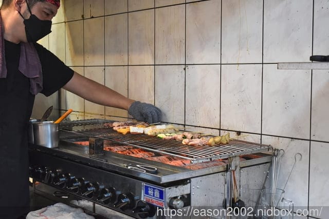 基隆安樂市場美食推薦 | 瘋火串燒 四種秘製醬汁，吃過就回不去了 最低一串NT$20的類居酒屋