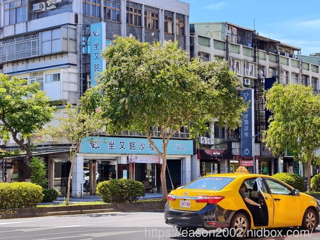 客製化沙發推薦品牌分享 坐又銘沙發評價 | 台北電動沙發挑選 台北家具店參觀心得 台北貓抓布沙發門市