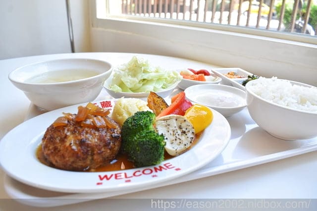 三重漢堡排專賣店 | 日式潮風 午藏商行 純手作的口感扎實飽滿 漢堡排也可以吃得養生又健康