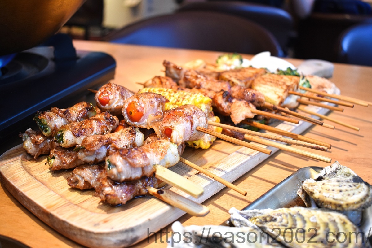 蘆洲佳瑪百貨商圈美食 | 蘆洲士林串燒 平價串燒、烤生蠔、生啤酒、牛骨髓牛肉火鍋，聚餐、節日慶祝首選