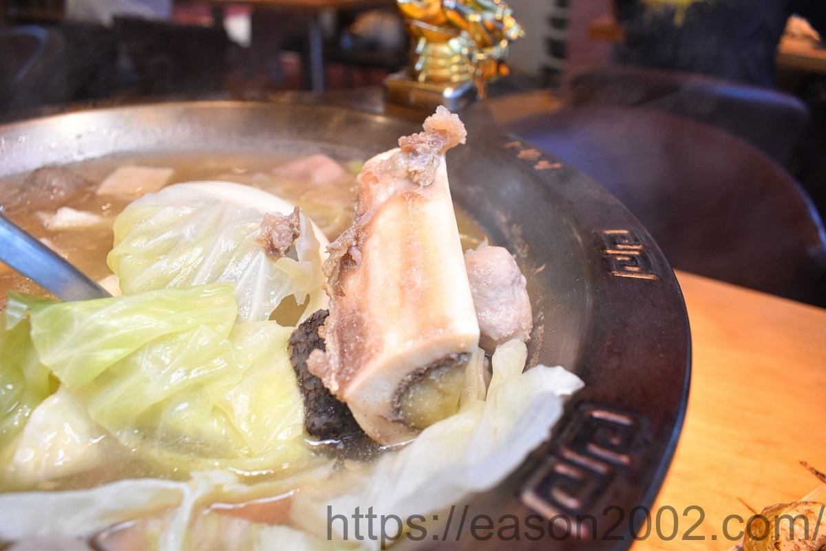 蘆洲佳瑪百貨商圈美食 | 蘆洲士林串燒 平價串燒、烤生蠔、生啤酒、牛骨髓牛肉火鍋，聚餐、節日慶祝首選
