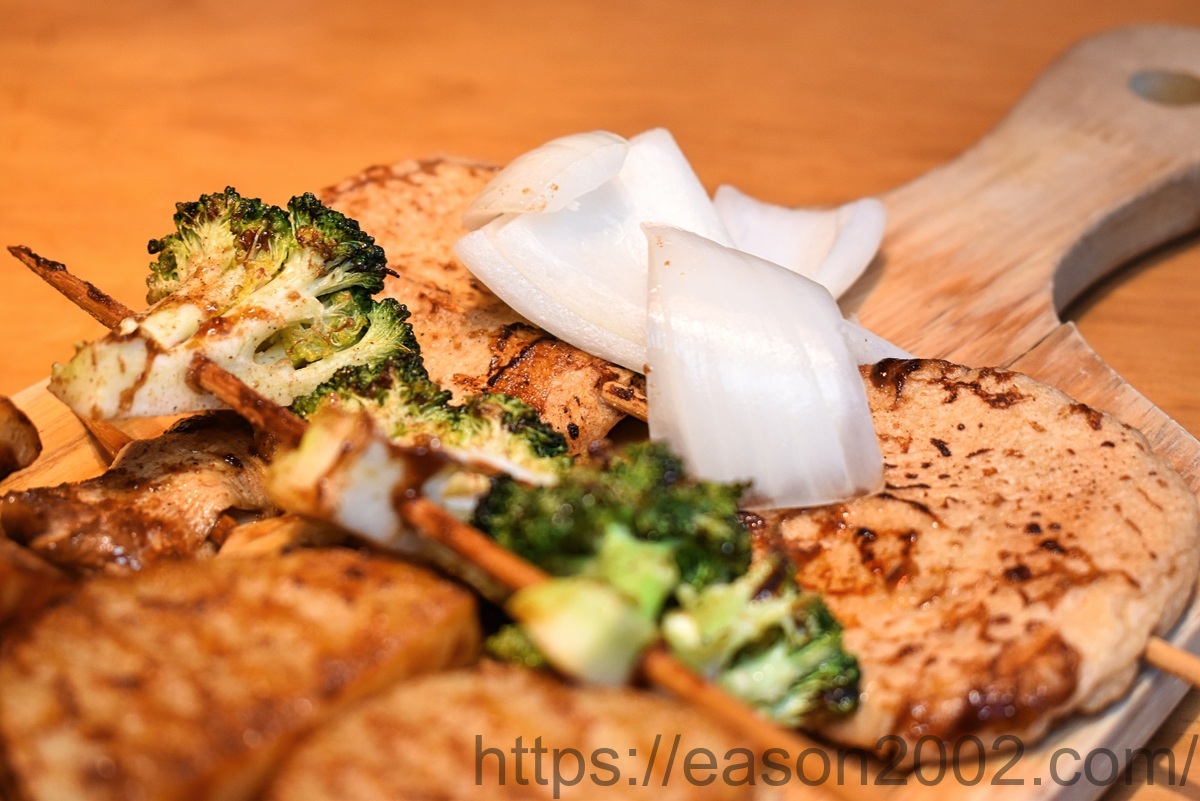 蘆洲佳瑪百貨商圈美食 | 蘆洲士林串燒 平價串燒、烤生蠔、生啤酒、牛骨髓牛肉火鍋，聚餐、節日慶祝首選